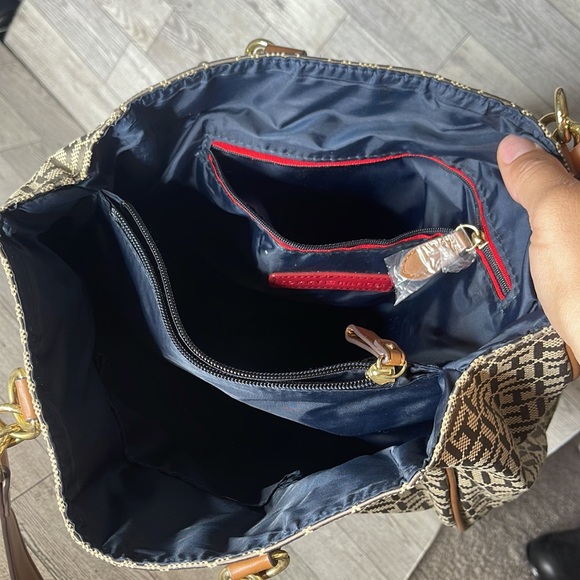 TOMMY HILFIGER Signature Logo Tan Multi Pocket Handbag - Picture 9 of 11